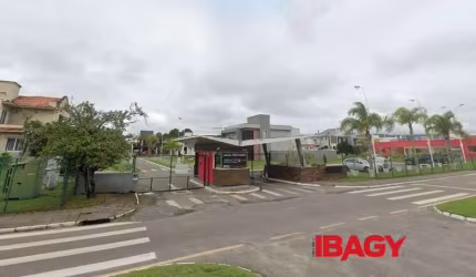 Casa em condomínio fechado com 3 quartos para alugar na Avenida Red Park, 784, São João do Rio Vermelho, Florianópolis, 272 m2 por R$ 7.500