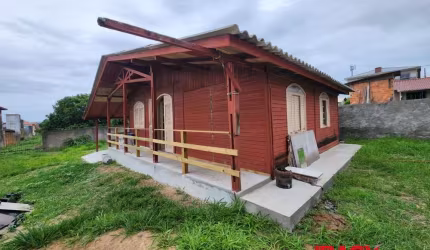 Casa com 3 quartos para alugar na Rodovia João Gualberto Soares, 1669, Ingleses do Rio Vermelho, Florianópolis, 60 m2 por R$ 2.500