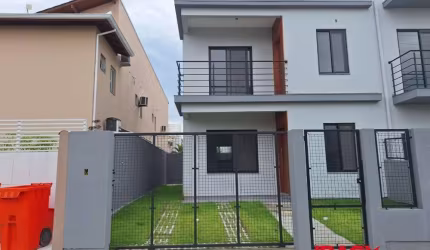 Casa com 3 quartos para alugar na MARIA GERALDINA, 598, Carianos, Florianópolis por R$ 6.600