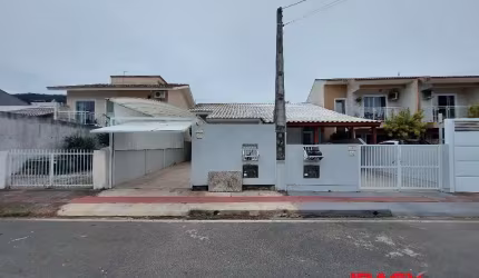 Casa com 2 quartos para alugar na Rua Eritrina, 140, Potecas, São José, 53 m2 por R$ 2.200