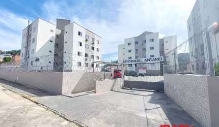 Apartamento com 2 quartos para alugar na Rua Afrísio de Senna Vaz, 60, Serraria, São José, 48 m2 por R$ 1.500