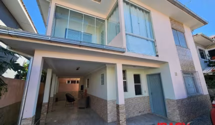 Casa em condomínio fechado com 3 quartos para alugar na Rodovia João Gualberto Soares, 497, Ingleses do Rio Vermelho, Florianópolis por R$ 4.000