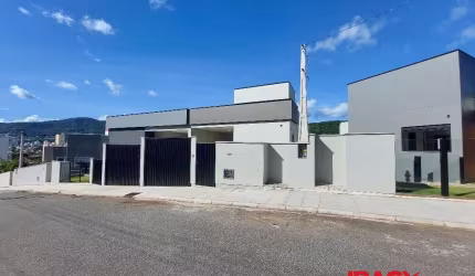 Casa com 3 quartos para alugar na Rua Acelon Eduardo da Silva, 257, Córrego Grande, Florianópolis, 142 m2 por R$ 8.000