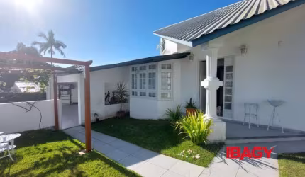 Casa com 4 quartos para alugar na Rua Jornalista Lázaro Bartolomeu, Centro, Florianópolis, 297 m2 por R$ 15.000