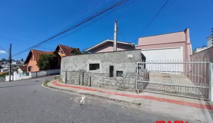 Casa com 3 quartos para alugar na Rua Campolino Laurindo de Jesus, 147, Forquilhinhas, São José, 240 m2 por R$ 3.700