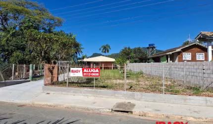 Casa com 2 quartos para alugar na Geral da Espanha, Três Riachos, Biguaçu por R$ 1.800
