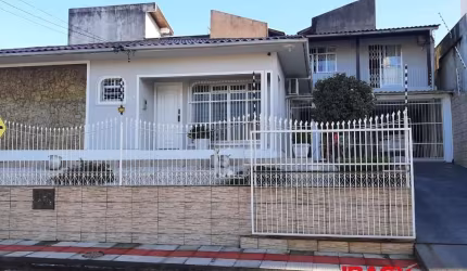 Casa com 2 quartos para alugar na Rua Antenor Valentin da Silva, 684, Ipiranga, São José por R$ 3.000