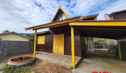Casa com 2 quartos para alugar na Tenente Neri Benigno Emerim, 3, Ribeirão da Ilha, Florianópolis, 135 m2 por R$ 3.300
