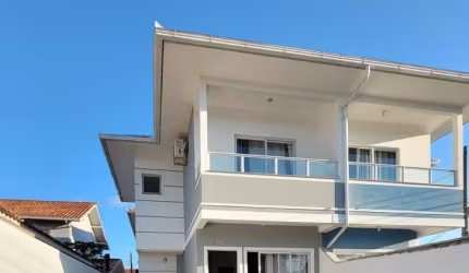 Casa com 2 quartos para alugar na Rua Palmas, 455, Bela Vista, Palhoça, 63 m2 por R$ 2.300