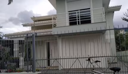 Casa com 3 quartos para alugar na Rua Olinda Olídia Vieira, 297, Praia de Fora, Palhoça por R$ 7.500