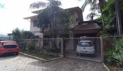 Apartamento com 3 quartos para alugar na Alfredo João dos Santos, 3284, Barra do Aririú, Palhoça, 163 m2 por R$ 2.400