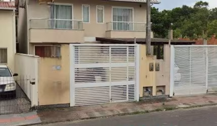 Casa com 3 quartos para alugar na Wilmar Jahn, 65, Bela Vista, Palhoça por R$ 3.100