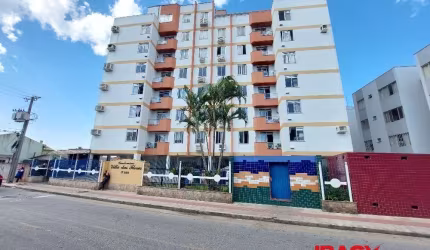 Apartamento com 2 quartos para alugar na Rua Gentil Sandin, 380, Praia Comprida, São José, 63 m2 por R$ 1.700