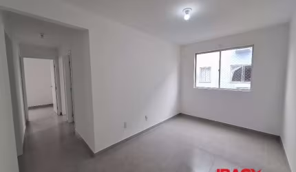 Apartamento com 3 quartos para alugar na Rua Bertoldo Simão de Oliveira, 895, Boa Vista, Biguaçu, 48 m2 por R$ 1.600