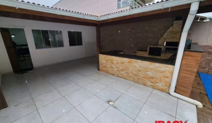 Casa com 3 quartos para alugar na Rua Moinho Rio Vermelho, 26, São João do Rio Vermelho, Florianópolis, 97 m2 por R$ 3.700