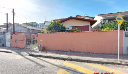Casa com 3 quartos para alugar na Rua Elesbão Pinto da Luz, 1099, Jardim Atlântico, Florianópolis, 173 m2 por R$ 3.200