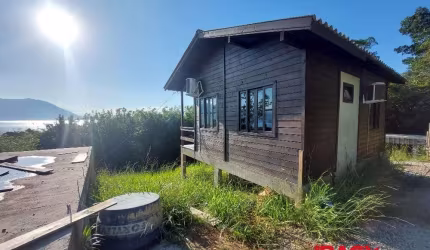 Casa com 2 quartos para alugar na Rua Alberto Cavalheiro, 54, Ribeirão da Ilha, Florianópolis, 35 m2 por R$ 3.900