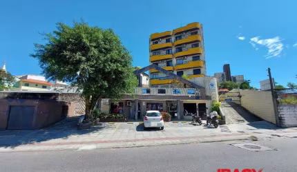 Apartamento com 2 quartos para alugar na Rua Prefeito Dib Cherem, 2608, Capoeiras, Florianópolis, 60 m2 por R$ 2.100