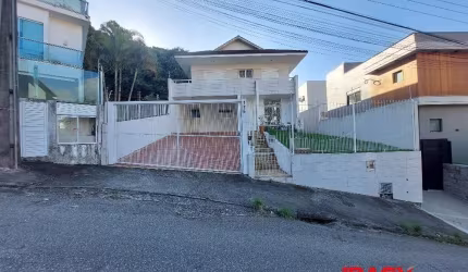 Casa com 4 quartos para alugar na Rua Acelon Eduardo da Silva, 176, Córrego Grande, Florianópolis, 306 m2 por R$ 11.500