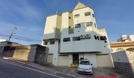 Apartamento com 2 quartos para alugar na Rua Manoel Loureiro, 899, Barreiros, São José, 61 m2 por R$ 1.900