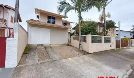 Casa com 5 quartos para alugar na Rua Indiana, 174, Passa Vinte, Palhoça, 240 m2 por R$ 5.800