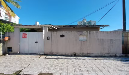 Kitnet / Stúdio para alugar na Rua Professora Enoé Schutel, 179, Trindade, Florianópolis, 12 m2 por R$ 950