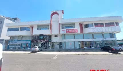 Sala comercial com 3 salas para alugar na Avenida Leoberto Leal, 1205, Barreiros, São José, 92 m2 por R$ 3.000