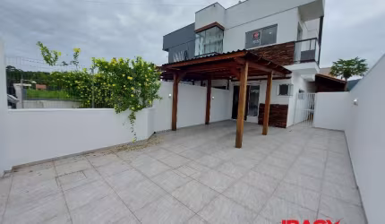 Casa com 2 quartos para alugar na Sagitario, 44, São João do Rio Vermelho, Florianópolis, 74 m2 por R$ 2.900