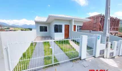 Casa com 2 quartos para alugar na Rua Priscila Vanessa Rosa, 18, Alto Aririu, Palhoça, 50 m2 por R$ 1.700