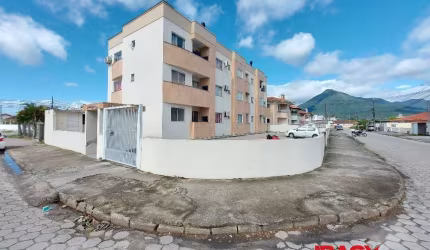 Apartamento com 2 quartos para alugar na Rua Azálea, 100, Barra do Aririú, Palhoça, 69 m2 por R$ 1.400
