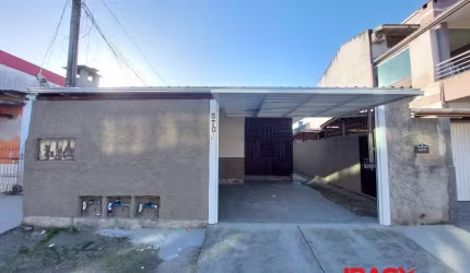Casa com 2 quartos para alugar na Rua Castro Alves, 570, Jardim Eldorado, Palhoça, 69 m2 por R$ 1.800