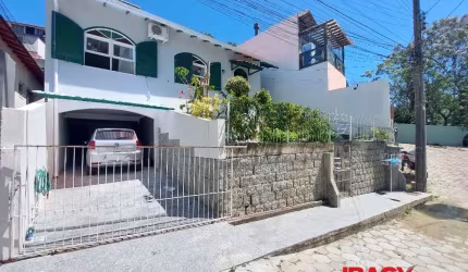 Casa com 3 quartos para alugar na Rua José Ventura, 95, Trindade, Florianópolis, 65 m2 por R$ 3.900