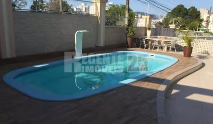 Casa à venda no bairro Canto em Florianópolis