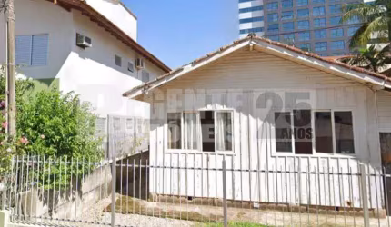 Terreno à venda no bairro Trindade em Florianópolis