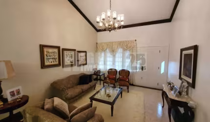 Excelente casa à venda com 4 quartos no bairro Estreito em Florianópolis