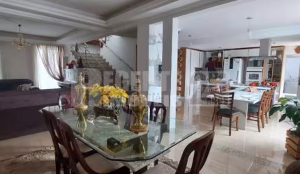 Casa com 4 quartos à venda no bairro Agronômica em Florianópolis