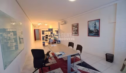 Sala comercial à venda no bairro Córrego Grande em Florianópolis.