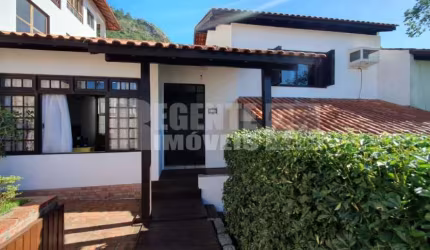 Linda casa à venda no bairro Trindade em Florianópolis