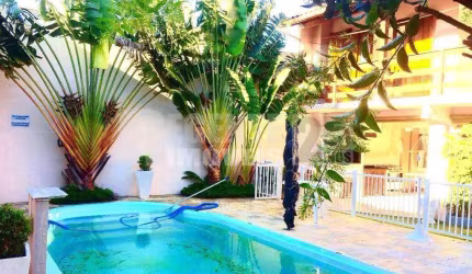 Casa em condomínio fechado à venda no bairro Ingleses em Florianópolis.
