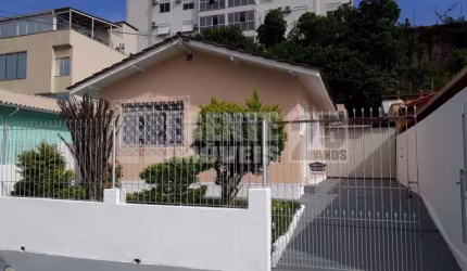 Casa à venda com 3 quartos no bairro Barreiros em São José