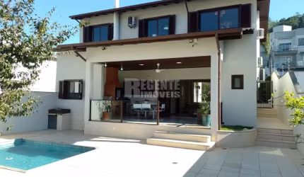 Linda casa e ótima localização