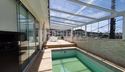 Casa à venda com 5 quartos no bairro Itaguaçu em Florianópolis