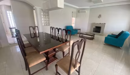 Esta belíssima casa com 4 dormitórios no bairro João Paulo espera por você!