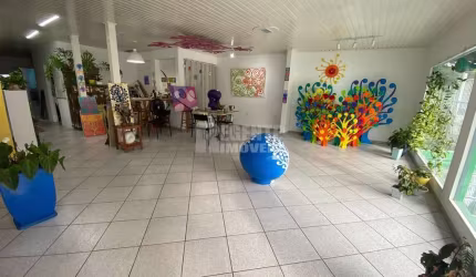 Ótima casa comercial para locação no bairro Trindade!