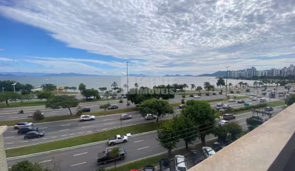 Excelente apartamento de 3 dormitórios na Beira-Mar!