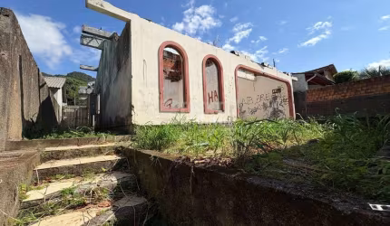 Terreno à venda no bairro Monte Verde em Florianópolis