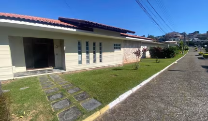 Excelente casa térrea com 3 dormitórios no bairro Pantanal!