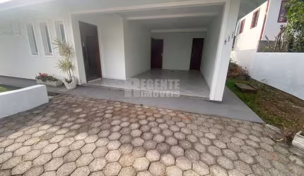 Ótima casa de 2 dormitórios no bairro Campeche!