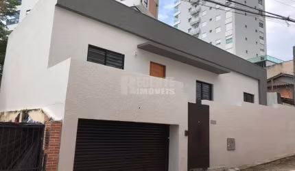 Casa com 2 dormitórios sendo 1 suíte no bairro Agronômica em Florianópolis SC