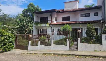 Casa com 5 quartos no Bairro Carvoeira em Florianópolis